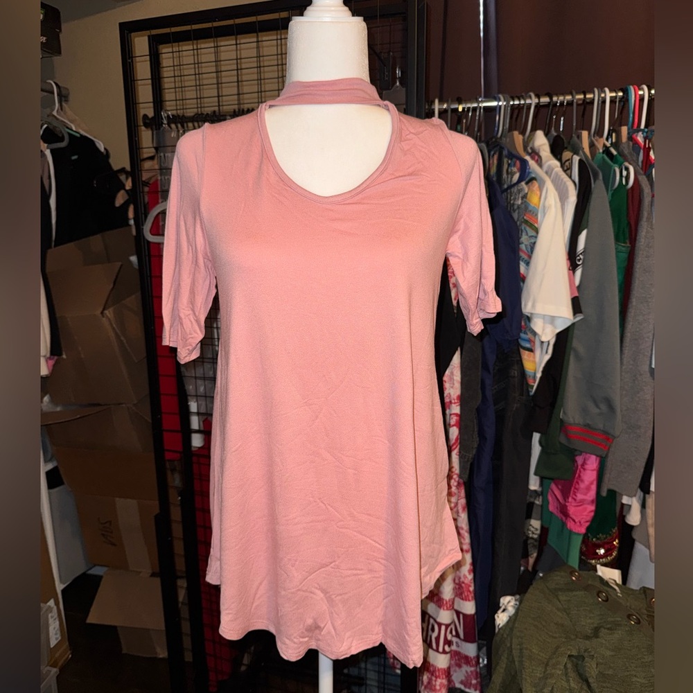 Choker-Detail Short Sleeve Tunic Top in Dusty Pink
